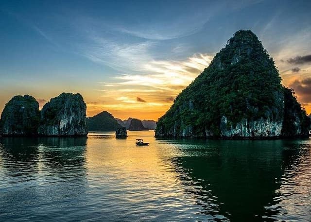 Day 02 HANOI – HALONG CRUISE (B/L/D)