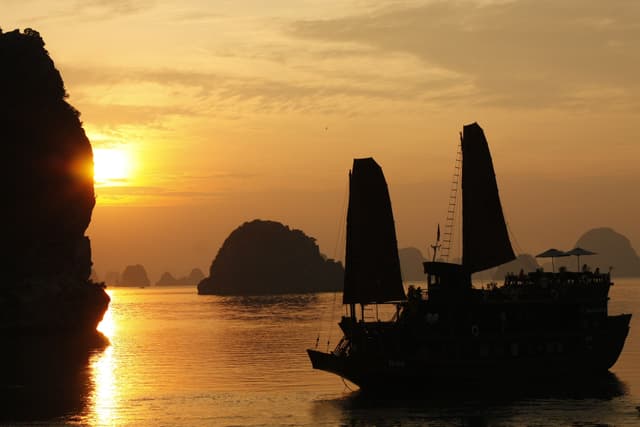   DAY 5: HANOI → HA LONG BAY CRUISE (B,L,D)