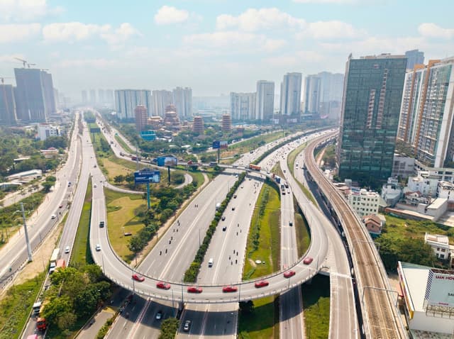 DAY 11: HO CHI MINH CITY TOUR & CU CHI TUNNELS (B,L)