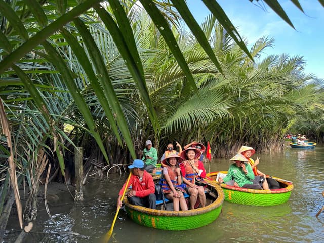 DAY 9: HOI AN COUNTRYSIDE – FISHING – FARMING – COOKING EXPERIENCE (B, L)