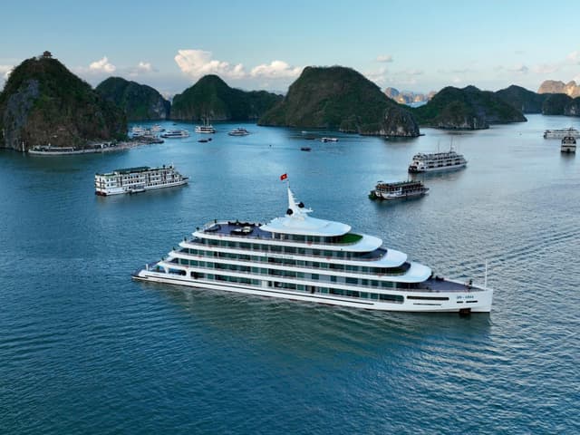 DAY 3: HANOI → HA LONG BAY CRUISE (B,L,D)