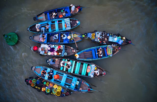 Day 11	Can Tho Floating Market – Ho Chi Minh City (B, L)