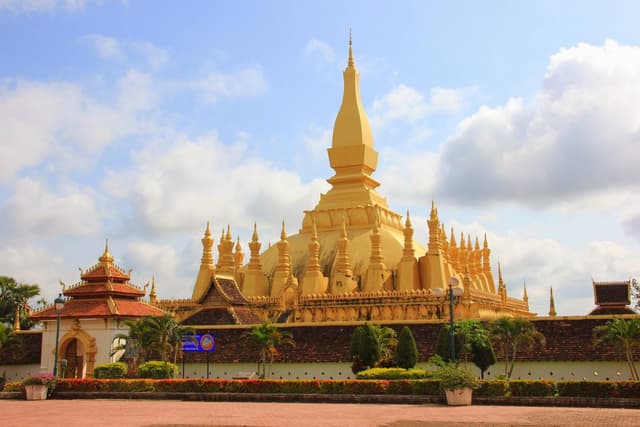 Day 1: Arrival in Vientiane – Cultural Icons & Welcome Dinner
