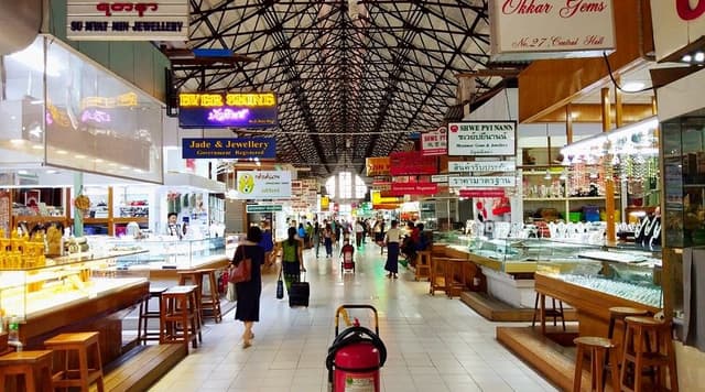 Day 9: Inle Lake – Flight to Yangon – Culture & Markets (B)