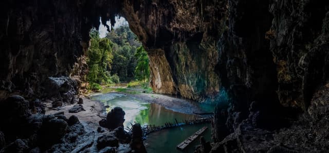 Day 6: Mae Hong Son – Tham Lod Cave & Hill Tribe Villages (B)