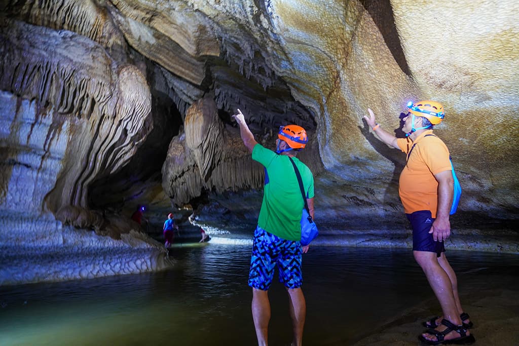 Vientiane – Vang Vieng – Luang Prabang Highlights Tour | 7 Days 6 Nights 4