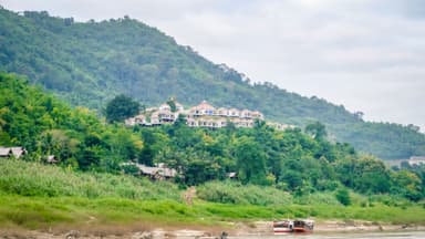 Vientiane & Luang Prabang Highlight Tours 5 Days / 4 Nights thumbnail 3