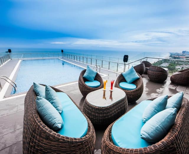 Yarra Ocean Suites Danang